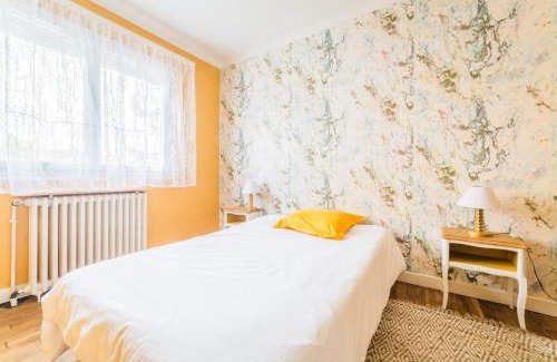 Brive-la-Gaillarde House | Les Rosiers - Maison avec JACUZZI