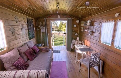 Brissarthe House | Les Roulottes de la Brauderie