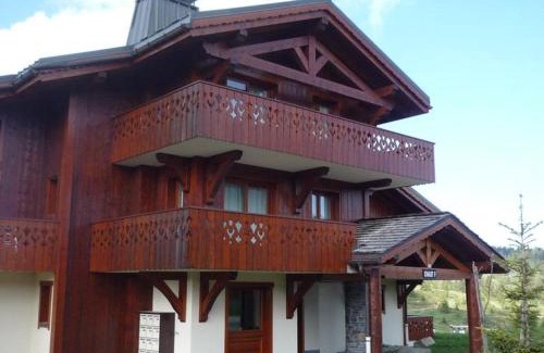 Les Saisies Apartment | Les Saisies: Bel appart 2P-Cabine, 6 pers, Wifi, balcon, parking - FR-1-293-111