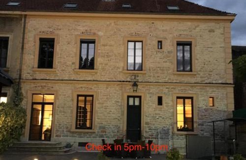 La Tour-du-Pin House | Les Tourelles