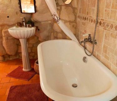 Gennes-Val-de-Loire Bed & Breakfast | Les troglos de Cumeray