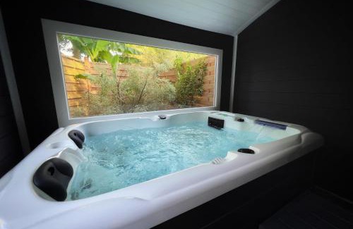 Clohars-Fouesnant Bed & Breakfast | Les Vestiges du jour - Jacuzzi Spa
