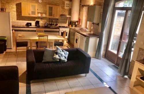 Bagnizeau House | Les Vieilles Ombres