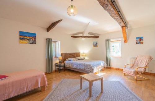 Saint-Romain-de-Benet Bed & Breakfast | Les Violettes De Malleville