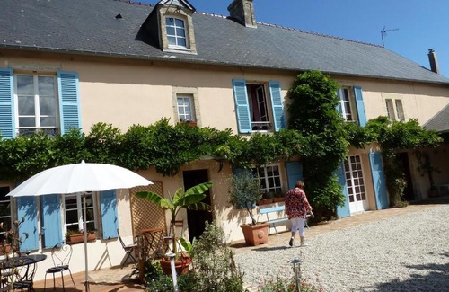 Saint-Martin-des-Entrees Bed & Breakfast | Les Volets Bleus
