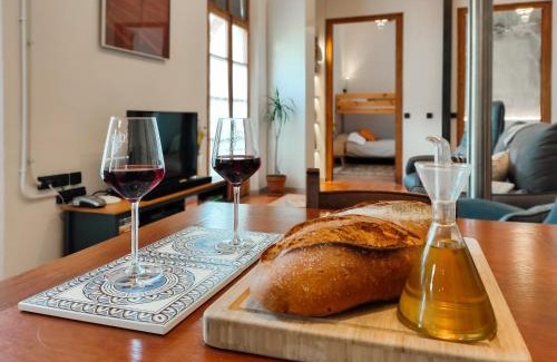 Barbera de la Conca Apartment | Les Voltes I - 2BD hidden gem in hilltop wine village