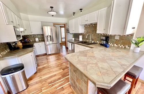 North Shore Cabin | Lester River Retreat - 8 miles to Downtown Duluth