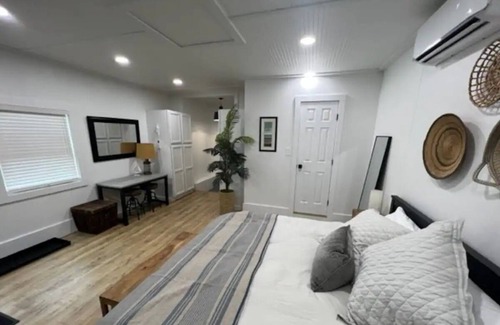 Urbanna House | Let the local "Cross Street Retreat" help you discover the hidden gem "Urbanna"