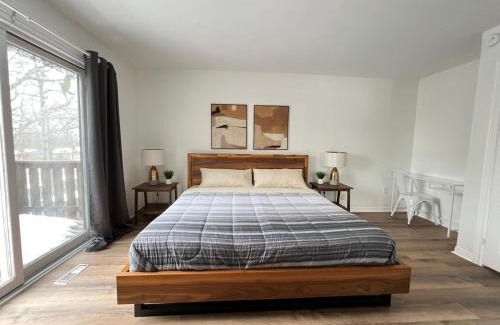 Barrie House | Letitia Heights !E Spacious and Quiet Private Bedroom with Private Bathroom