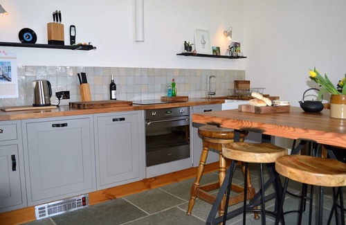 Colintraive Apartment | Letters Lodge North, newly refurbished, balcony overlooking Loch Fyne, sleeps 6