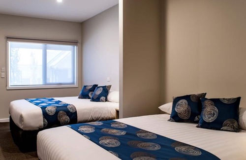 Nicholls Hotel | Leumeah Lodge