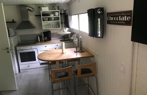 Sydkoster Cabin | Lev det Bekväma Livet i ett Fridfullt, Centralt Belägna Gäststuga på Sydkoster