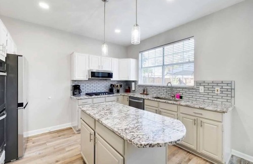 Lewisville House | Lewisville Estate - Spacious 5BR w/Game Room