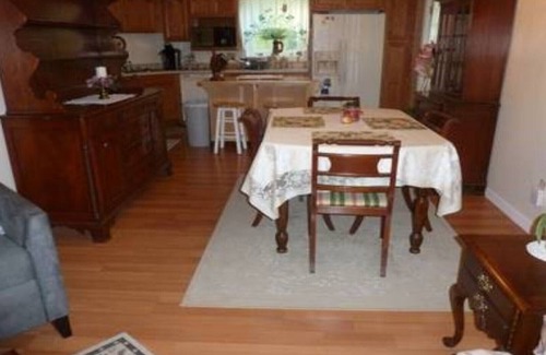 Copperfield Apartment | Lexington Apt. with parking & private entrance Preview listing