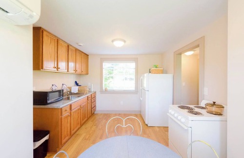 Natural Bridge House | Lexington is minutes away. Welcome to Thistle Cottage.