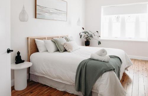 Parkes House | Lexton House - Luxurious Cottage