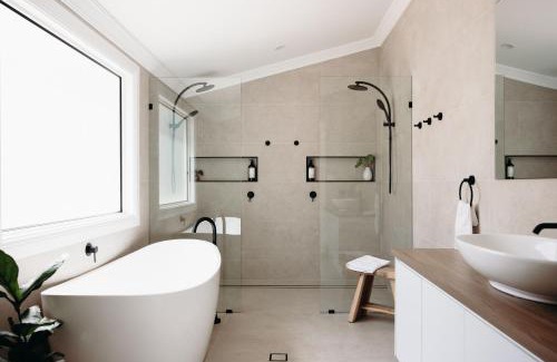Parkes House | Lexton House - Luxurious Cottage