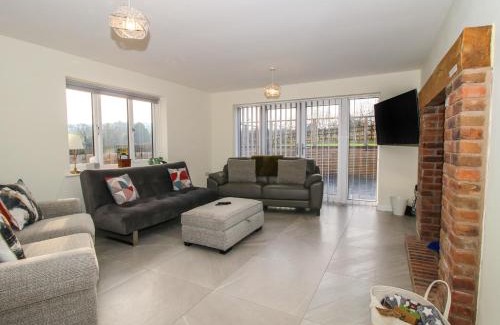 Bishops Castle House | Leys Retreat