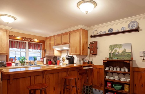 Walpole House | Lg/Charming Updated Farmhouse Historic Picturesque Walpole NH/VT Border sleeps 8