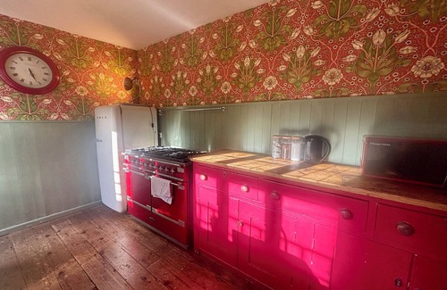 Ashbourne House | LIBERTY HOUSE, pet friendly, with open fire in Ashbourne