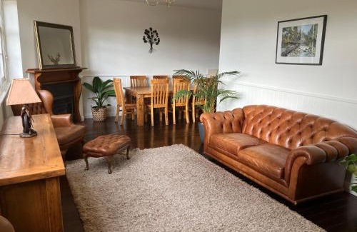 Hamilton Apartment | Library Cottage