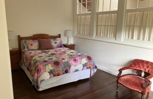 Hamilton Apartment | Library Cottage