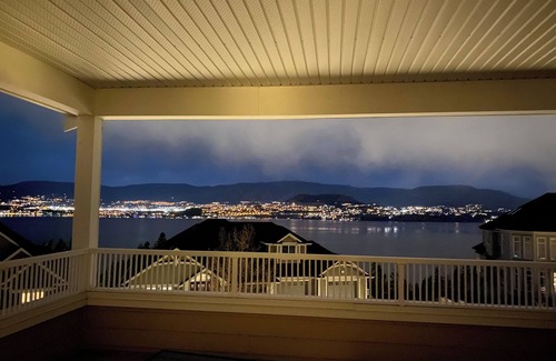 Southwest Mission House | Licensed Lakeview 2 bedroom relaxing in Beautiful Kelowna