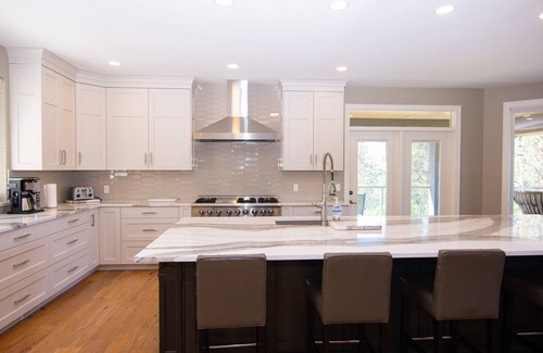 Central Okanagan House | Licensed Luxury Okanagan Home with Pool