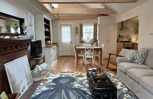 Hull Cottage | Life by the shore in Hull, MA at an antique house with bay views