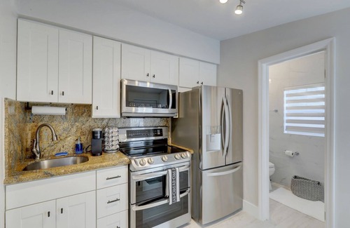 Poinsettia Heights Apartment | Life's A Beach - Gorgeous Studio - Fort Lauderdale