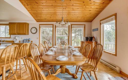 Rockaway Beach House | Lifesaver - Meredith Lodging