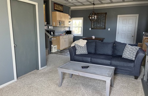 Vienna Apartment | Light and Airey new apartment on Apple Orchard minutes from Sylvan Beach
