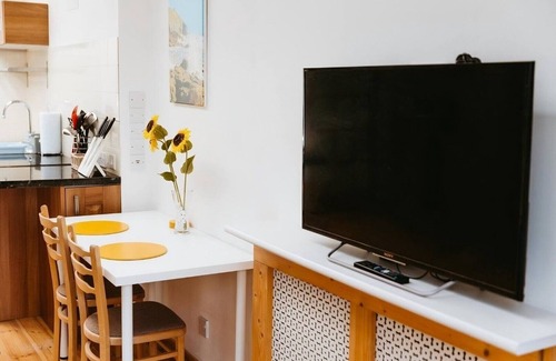 Newton St Loe Apartment | Light and airy with parking nearby