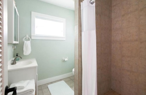 Southside Apartment | Light and Breezy in SoSo