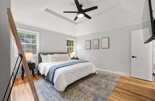 Overland Park House | Light Bright OP Remodeled Home 4BD 2BTH
