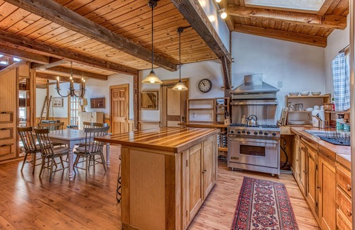 Stockbridge Cottage | Light-filled Carpenter's Cottage in Stockbridge