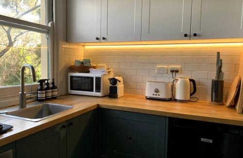 Dulwich Hill Apartment | Light filled terrace flat