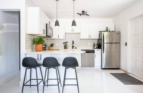 Coral Ridge Isles House | Lighthouse Guest Suites
