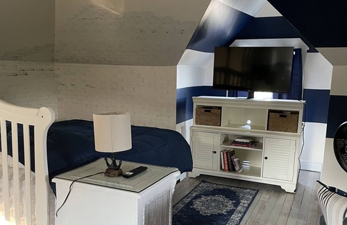 West Creek Bed & Breakfast | Lighthouse Private Studio with Parking and Entrance West Creek LBI Tuckerton