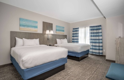 Emerald Isle Hotel | Lighthouse Suites - Best Western Signature Collection