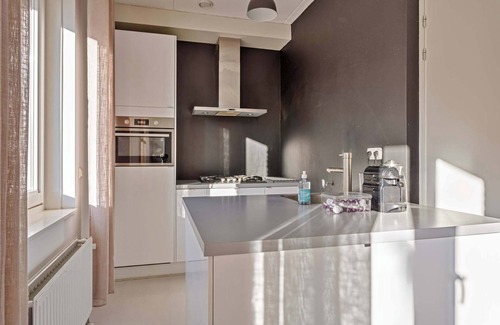 Stratum House | Lighting Stays Summar