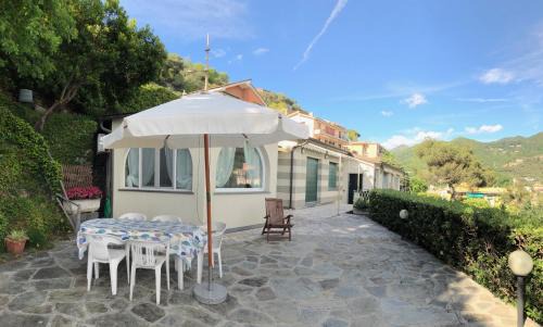 Recco Apartment | LIGURIA HOLIDAYS - Deliziosa Casetta Con Splendida Vista Mare