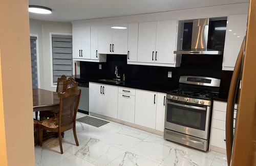 Whitby House | LikeHome - 3 Bedroom House n5mins from Highway 401, Train station & Downtownn