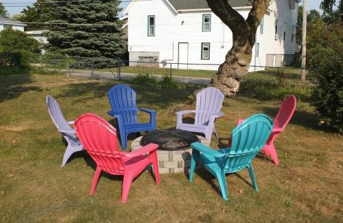 Beulah House | Lil's On The Lake - On Crystal Lake & Dog-friendly