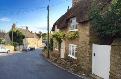 Burton Bradstock House | Lilac Cottage