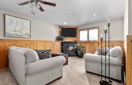 Black Wolf House | Lilly Lakeside- Large Tri Level home