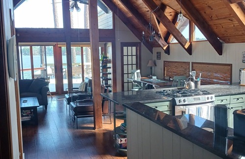 Lone Star House | Lilly's Pad at Lone Star Lake