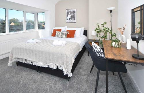 Crewe House | Lily House by YourStays - Cosy 3 Bedroom House in Crewe