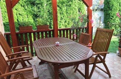 Balatonvilagos House | Lily House