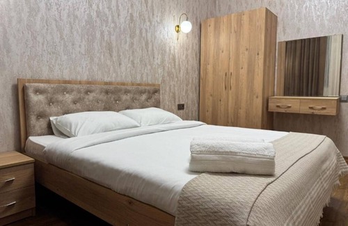 Kutaisi Bed & Breakfast | Lily House : Queen Room